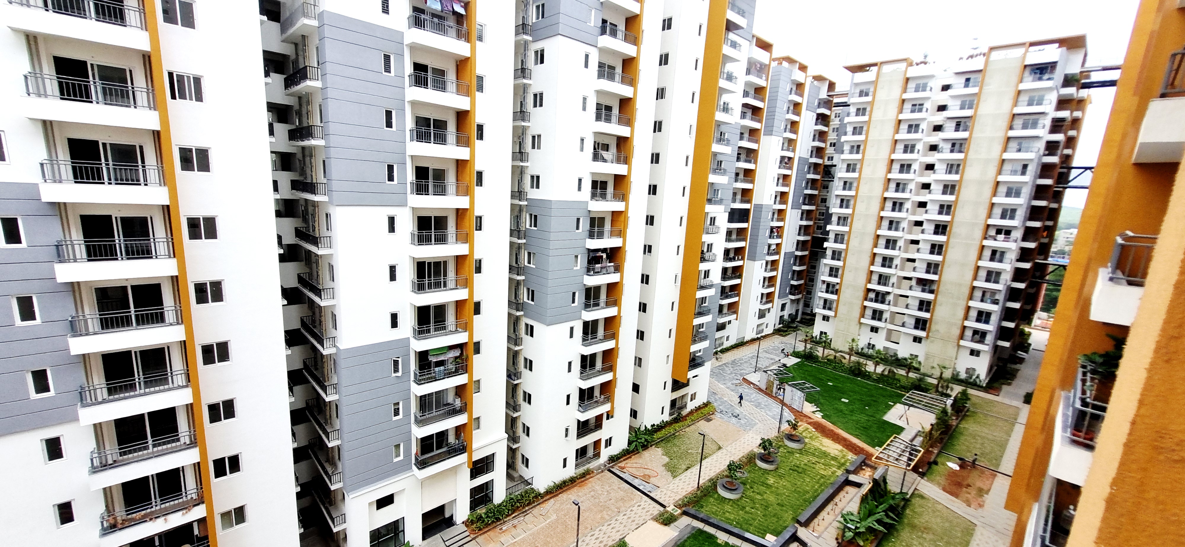 2 BHK + Pooja Room Apartment For Sale in Hallmark Skyrena