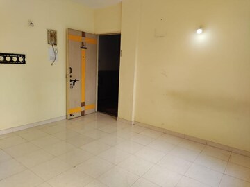 Room in 2 BHK Apartment at Spring Glory Co-Operative Society, Kharadi – for Rent