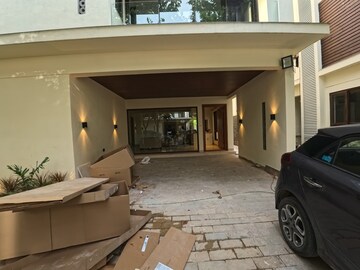 Parking in 4 BHK Villa at Tellapur – for Rent