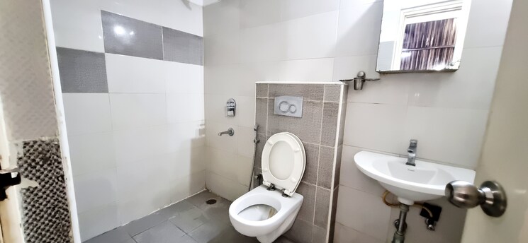Bathroom, muppa-akshaja-insignia 3 Bedroom 1680 Sq.Ft. Apartment In Narsingi Hyderabad 8881801