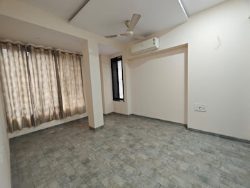 Room in 2 BHK Apartment at Balmurali CHS, Chembur – for Rent