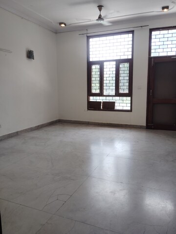 Room in 4 BHK Independent House at Sector 50 – for Rent