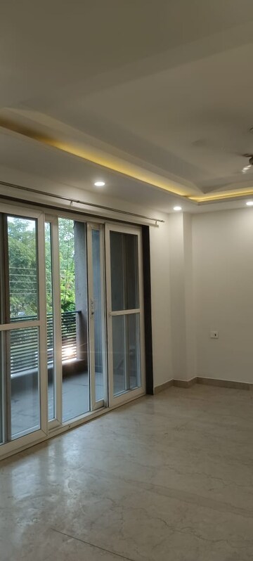 Building Lobby in 3 BHK Builder Floor at Sector 14 – for Rent