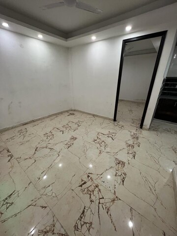 Room in 2 BHK Builder Floor at Saket – for Rent