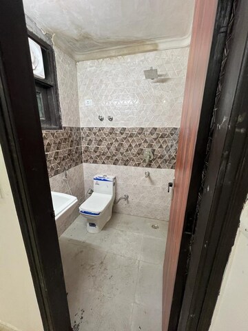 Attached Bathroom in 2 BHK Builder Floor at Saket – for Rent