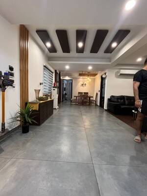 Parking in 4 BHK Builder Floor at Sector 67 – for Sale