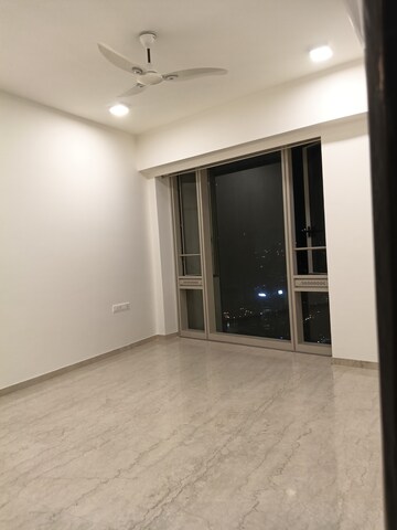 Room in 3 BHK Apartment at Lodha Parkside, Worli – for Rent