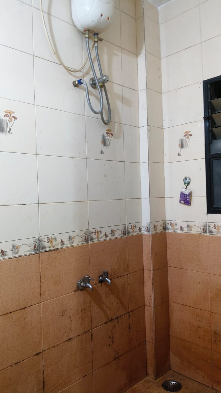 Bathroom, sushant-chs-pashan 3 Bedroom 1200 Sq.Ft. Apartment In Pashan Pune 8881970