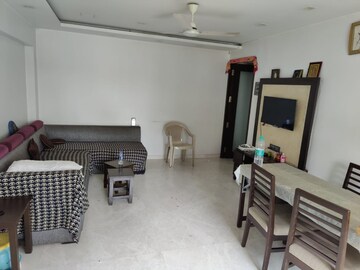 Living Room in 1.5 BHK Apartment at Tej Apartment Tardeo, Tardeo – for Rent