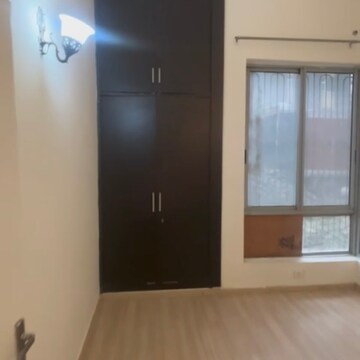 Room in 2 BHK Apartment at Pioneer Park Phase 1, Sector 61 – for Rent