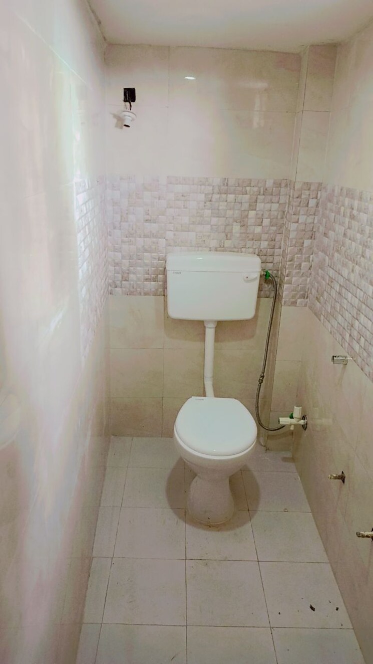 Bathroom, sector 55 3.5 Bedroom 1410 Sq.Ft. Independent House In Sector 55 Noida 8882016