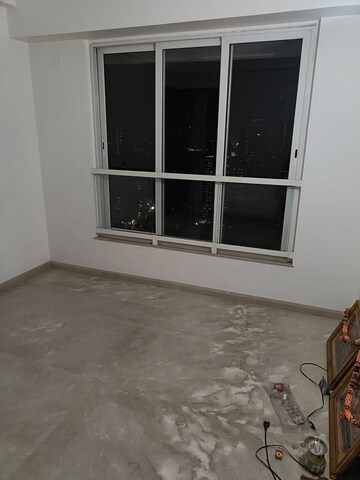 Room in 2 BHK Apartment at Kalpataru Radiance, Goregaon West – for Rent