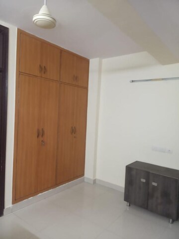 Room in 2 BHK Builder Floor at RWA Apartments Sector 26, Sector 26 – for Rent