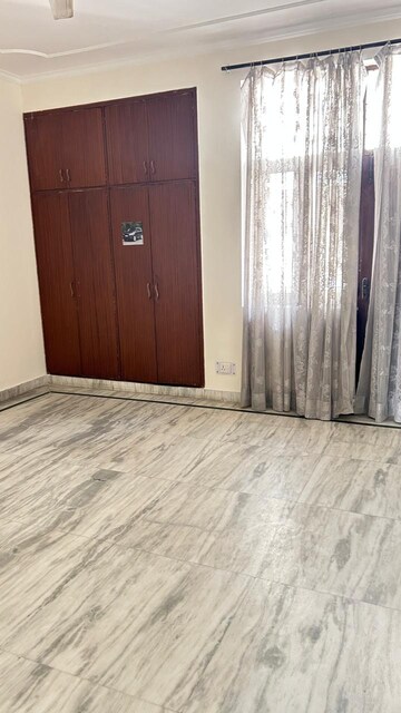 3 BHK Apartment For Rent in RWA Apartments, Sector 31