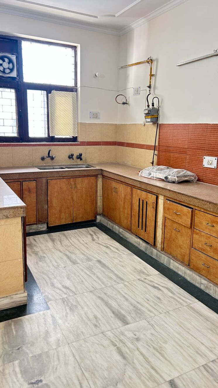 Kitchen, rwa-apartments 3 Bedroom 162 Sq.Mt. Apartment In Sector 31 Noida 8882060