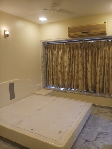 Bedroom in 2 BHK Apartment at Babulnath – for Rent
