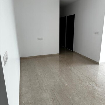 Room in 3 BHK Apartment at Oberoi Sky City, Khande Rao Dongari – for Rent