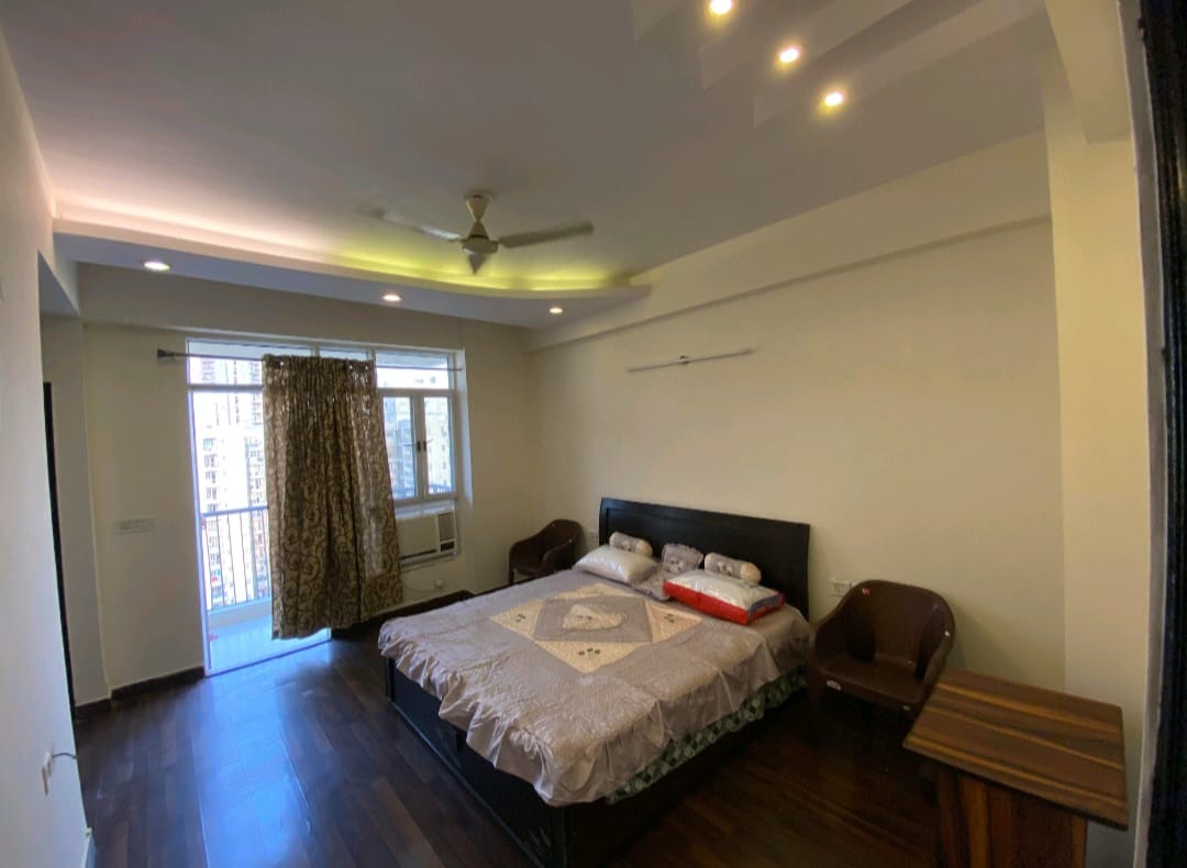 3 BHK + Servant Room Apartment For Rent in Prateek Laurel