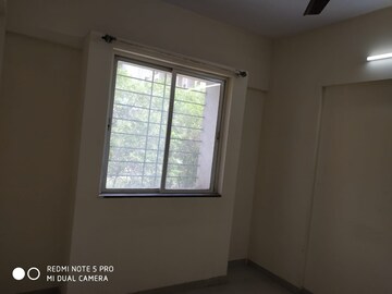 Room in 2 BHK Apartment at Jalan Aura County Pune, Wagholi – for Rent