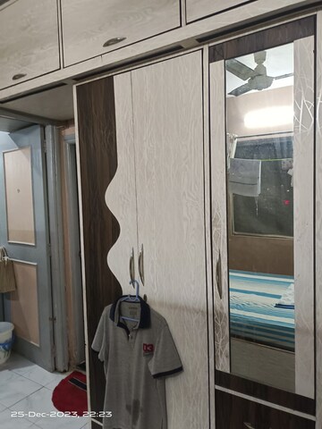 Master Bedroom in 1 BHK Apartment at Dahisar East – for Rent