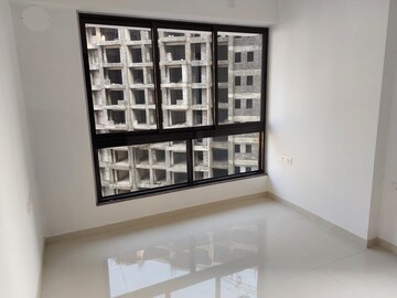 Room in 2 BHK Apartment at Sunteck Avenue 2, Goregaon West – for Rent