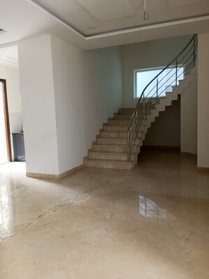 Room in 4 BHK Villa at Gandipet – for Sale