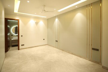 Room in 4 BHK Builder Floor at Malibu Town – for Sale