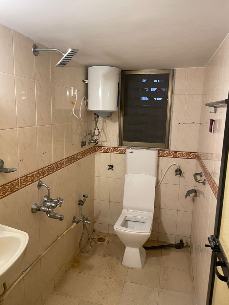Bathroom, thane west Pg For Girls In Thane West 8882238
