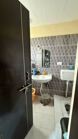 Attached Bathroom in 3 BHK Apartment at Alaknanda Apartment Gomti Nagar, Gomti Nagar – for Sale
