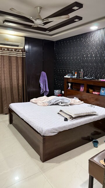 Master Bedroom in 3 BHK Apartment at Alaknanda Apartment Gomti Nagar, Gomti Nagar – for Sale