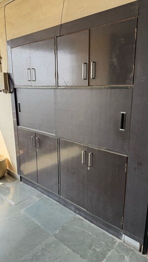 Room in 3 BHK Apartment at Alaknanda Apartment Gomti Nagar, Gomti Nagar – for Sale