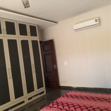 Room in 2 BHK Builder Floor at Aerocity – for Rent