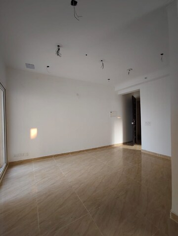 Room in 2 BHK Apartment at Gaur Yamuna City 6th Park View, Gaur Yamuna City – for Rent