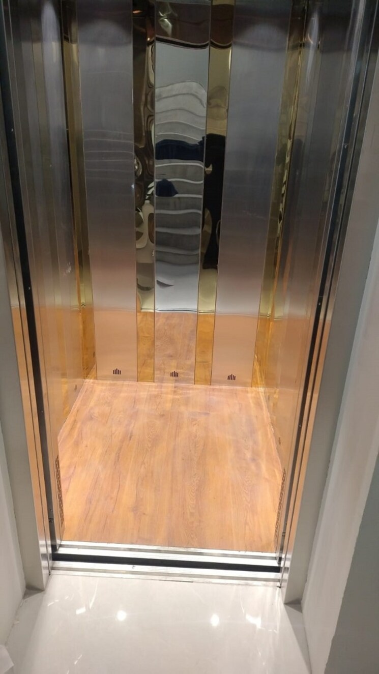 Bathroom, sector 63 Commercial Office Space 1000 Sq.Ft. In Sector 63 Noida 8882355