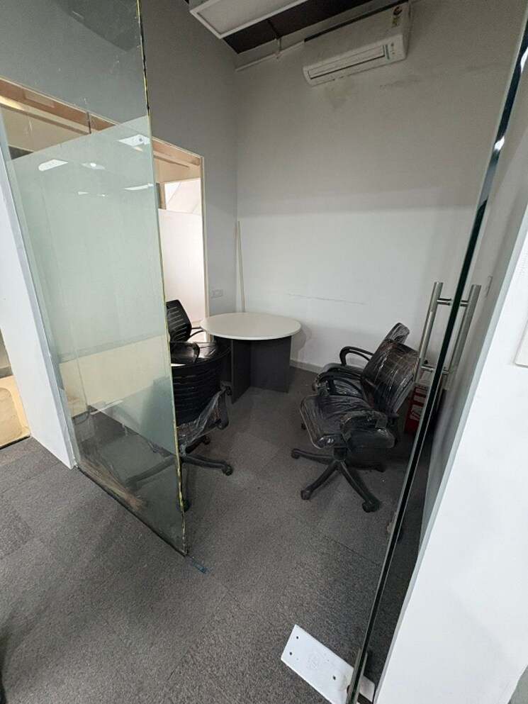 Team Area, sector 63 Commercial Office Space 1000 Sq.Ft. In Sector 63 Noida 8882355