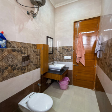 Attached Bathroom in 3 BHK Builder Floor at Aerocity – for Rent