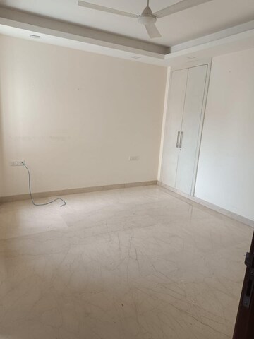 Room in 4 BHK Builder Floor at Florence Nightingale Lane, Green Park Extension – for Rent