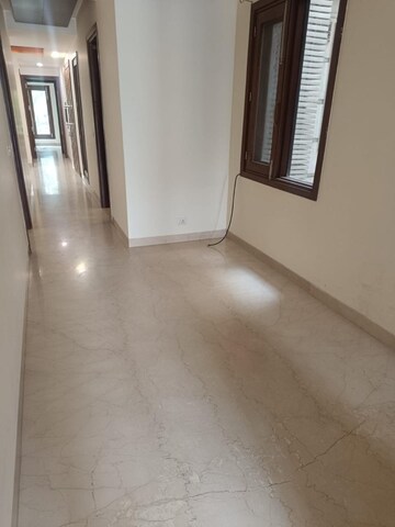 Room in 4 BHK Builder Floor at Florence Nightingale Lane, Green Park Extension – for Rent