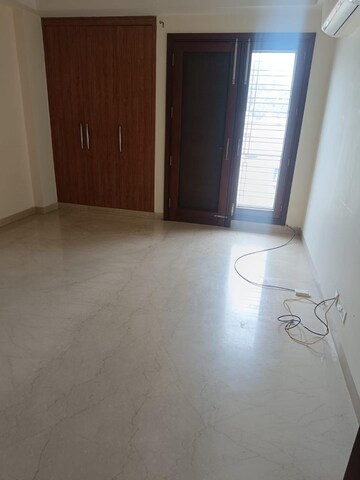 Room in 4 BHK Builder Floor at Florence Nightingale Lane, Green Park Extension – for Rent