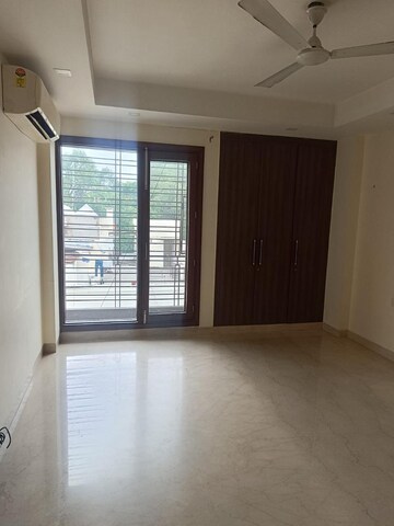 Room in 4 BHK Builder Floor at Florence Nightingale Lane, Green Park Extension – for Rent