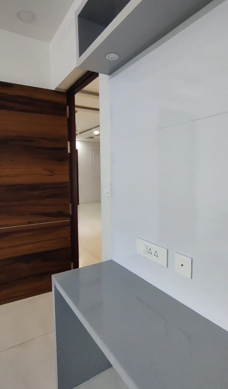 Room, madhapur 3 Bedroom 2000 Sq.Ft. Apartment In Madhapur Hyderabad 8882436