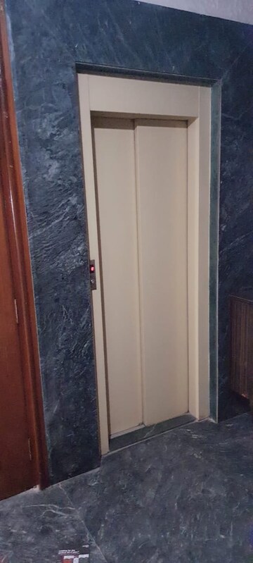 Lift in 3 BHK Apartment at Union Park, Chembur – for Rent