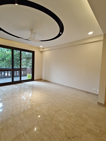 Room in 4 BHK Apartment at DLF Privana South, Sector 76 – for Sale
