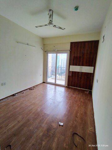 Room in 2 BHK Apartment at Amrapali Enchante, Tech Zone 4 Greater Noida – for Rent