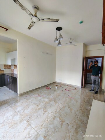 Room in 2 BHK Apartment at Amrapali Enchante, Tech Zone 4 Greater Noida – for Rent