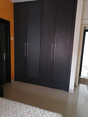 Room in 2 BHK Apartment at Raheja Sherwood, Goregaon East – for Rent