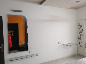 Furnished Amenities in 2 BHK Apartment at Raheja Sherwood, Goregaon East – for Rent