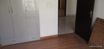 Room in 3 BHK Builder Floor at Pir Machalla – for Rent