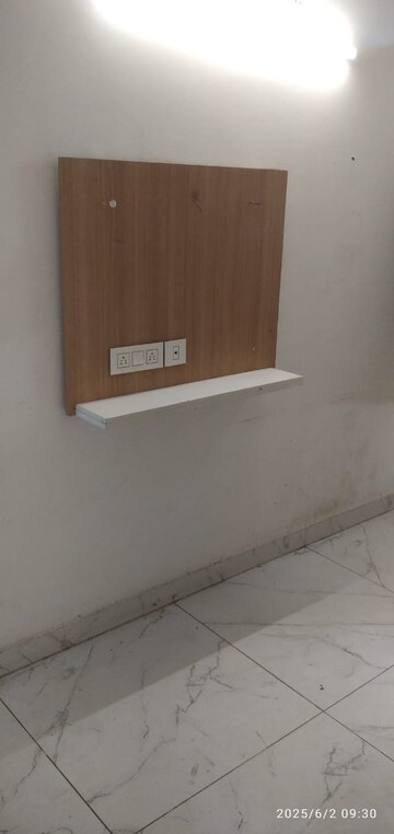 Room in 3 BHK Builder Floor at Pir Machalla – for Rent