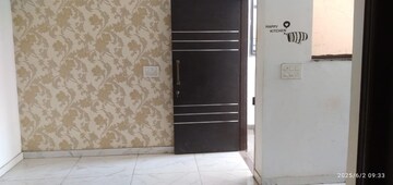 Room in 3 BHK Builder Floor at Pir Machalla – for Rent